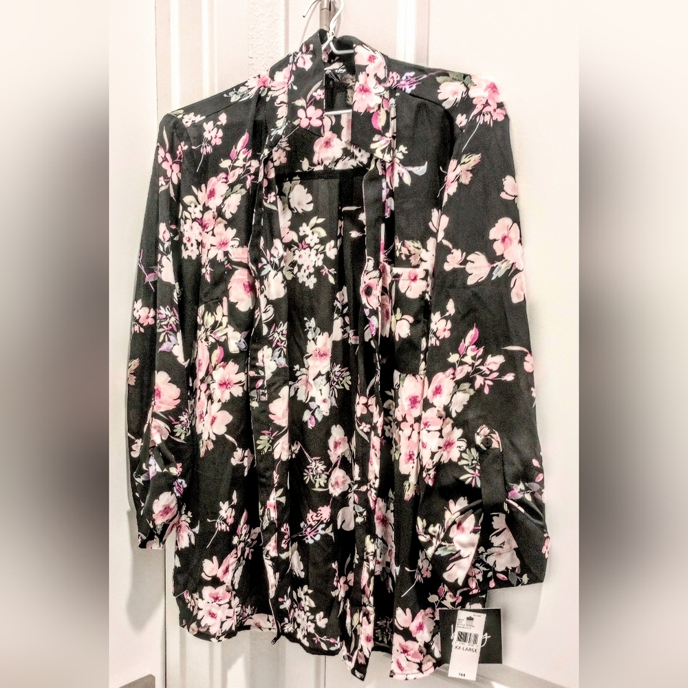 New with Tag Floral Black and Pink Women's Top, By by&by,  Size XXL,